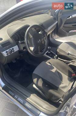 Хэтчбек Opel Astra 2006 в 