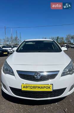 Хэтчбек Opel Astra 2012 в 