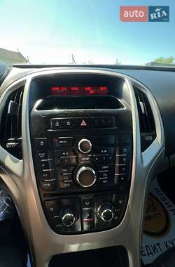Хэтчбек Opel Astra 2012 в 