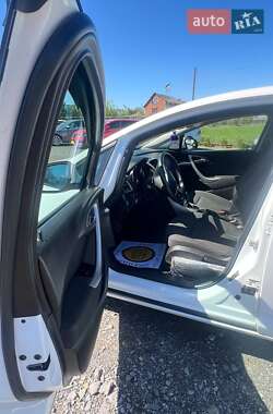 Хэтчбек Opel Astra 2012 в 
