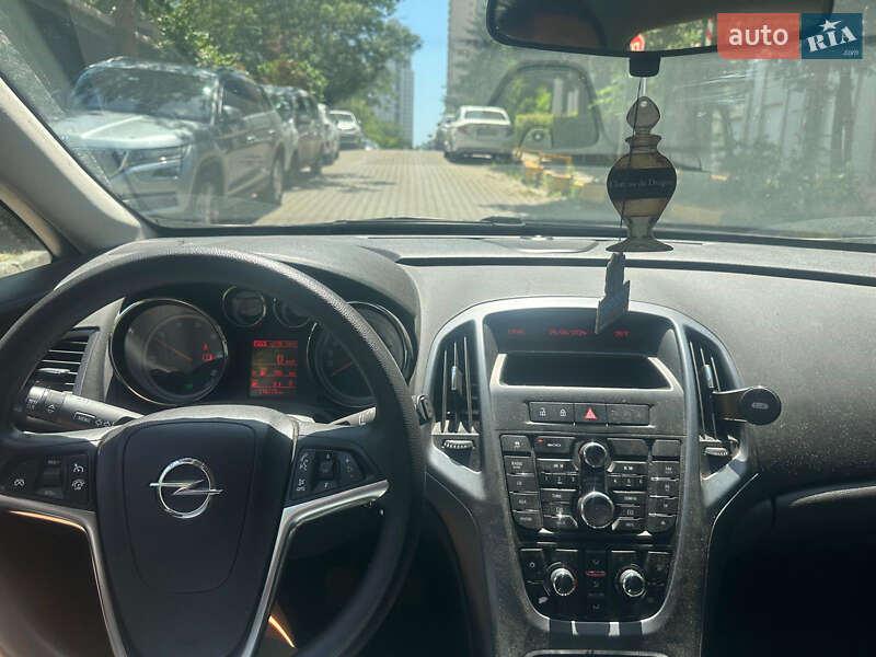 Хэтчбек Opel Astra 2013 в Львове