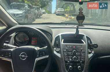 Хэтчбек Opel Astra 2013 в 
