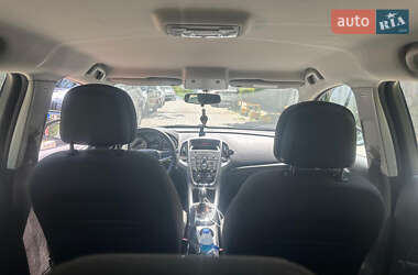 Хэтчбек Opel Astra 2013 в 