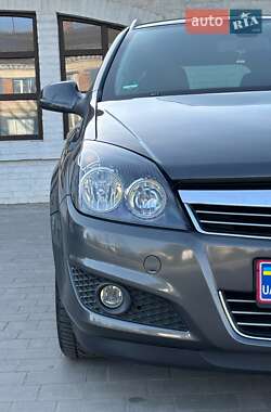 Универсал Opel Astra 2010 в 