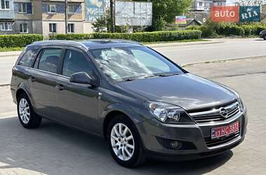 Универсал Opel Astra 2010 в 