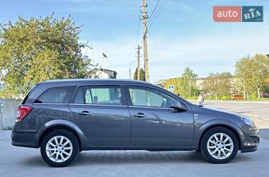 Универсал Opel Astra 2010 в 