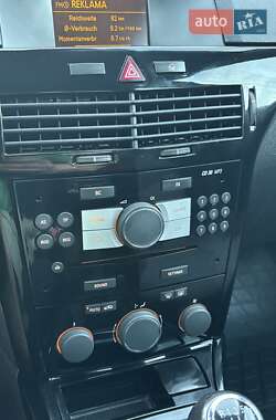 Универсал Opel Astra 2010 в 