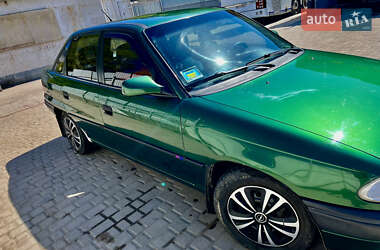 Седан Opel Astra 1996 в 