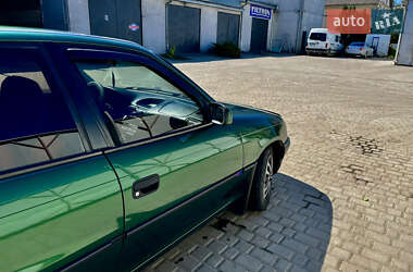 Седан Opel Astra 1996 в 