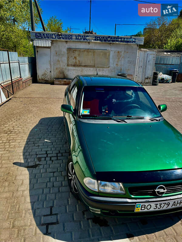 Седан Opel Astra 1996 в Тернополе