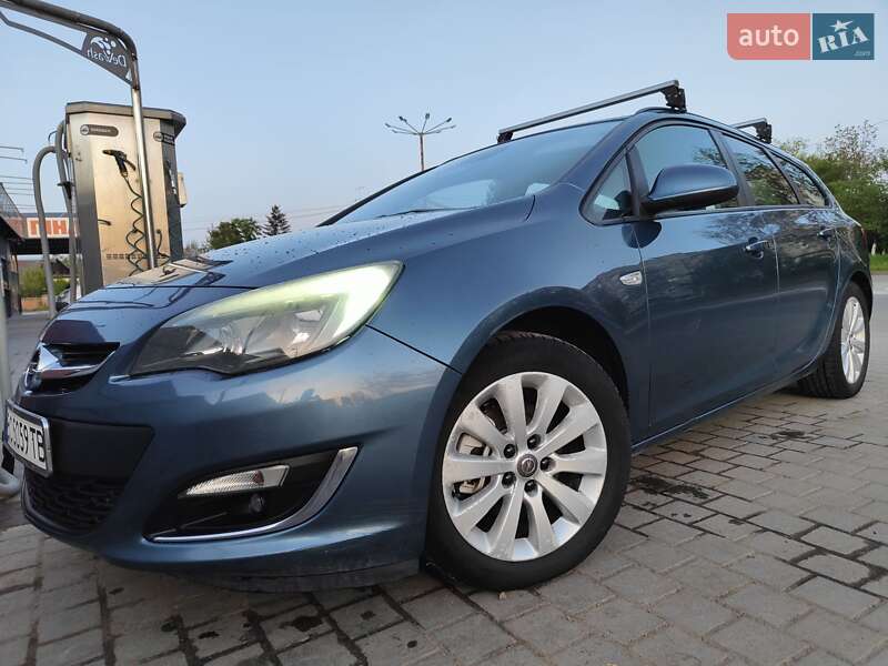 Универсал Opel Astra 2012 в Дрогобыче