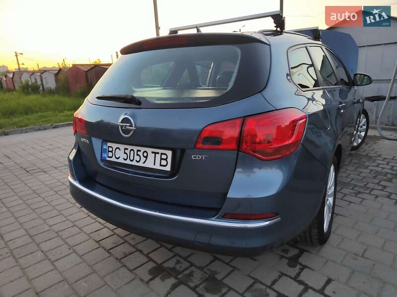 Универсал Opel Astra 2012 в Дрогобыче