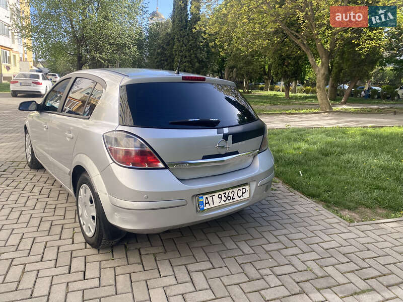 Хетчбек Opel Astra 2008 в 