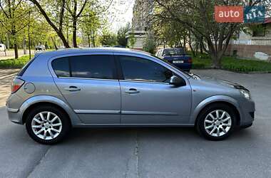 Хетчбек Opel Astra 2004 в 