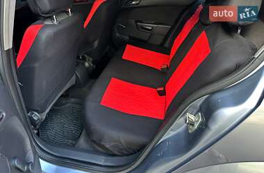 Хетчбек Opel Astra 2004 в 