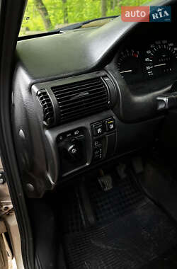 Седан Opel Astra 2000 в 