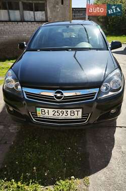 Универсал Opel Astra 2013 в Пирятине