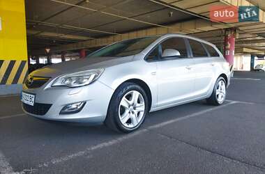 Універсал Opel Astra 2011 в Києві