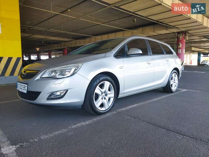 Opel Astra 2011