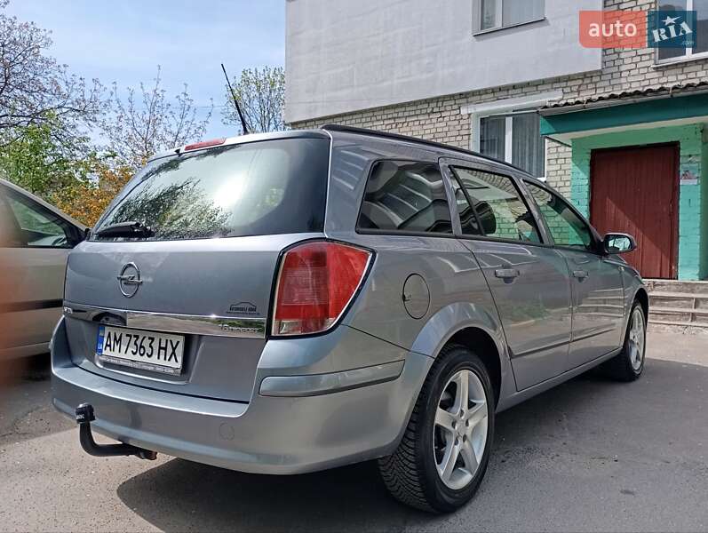 Універсал Opel Astra 2005 в Звягелі