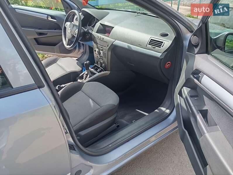 Універсал Opel Astra 2005 в Звягелі