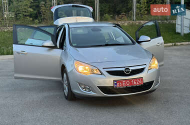 Хетчбек Opel Astra 2010 в 