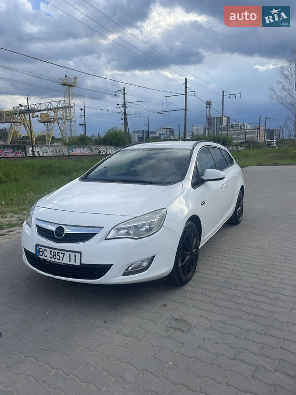 Универсал Opel Astra 2011 в 