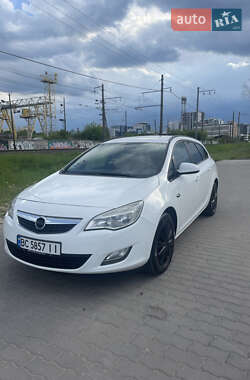 Универсал Opel Astra 2011 в 