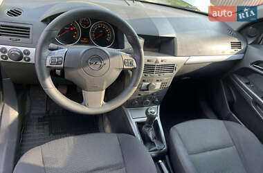 Хэтчбек Opel Astra 2006 в 