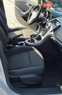 Универсал Opel Astra 2012 в 