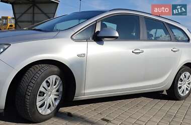 Универсал Opel Astra 2012 в 