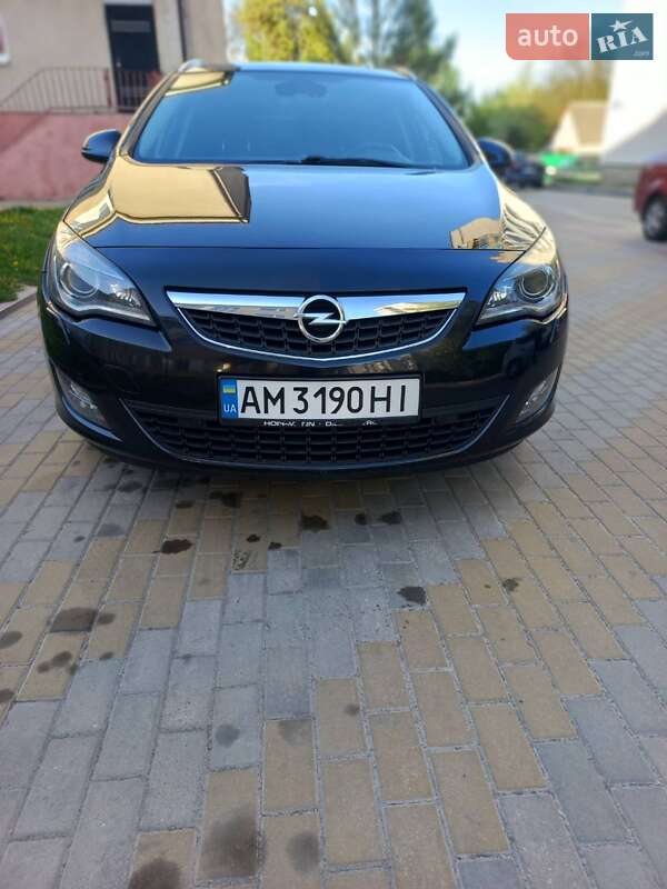 Универсал Opel Astra 2012 в Звягеле