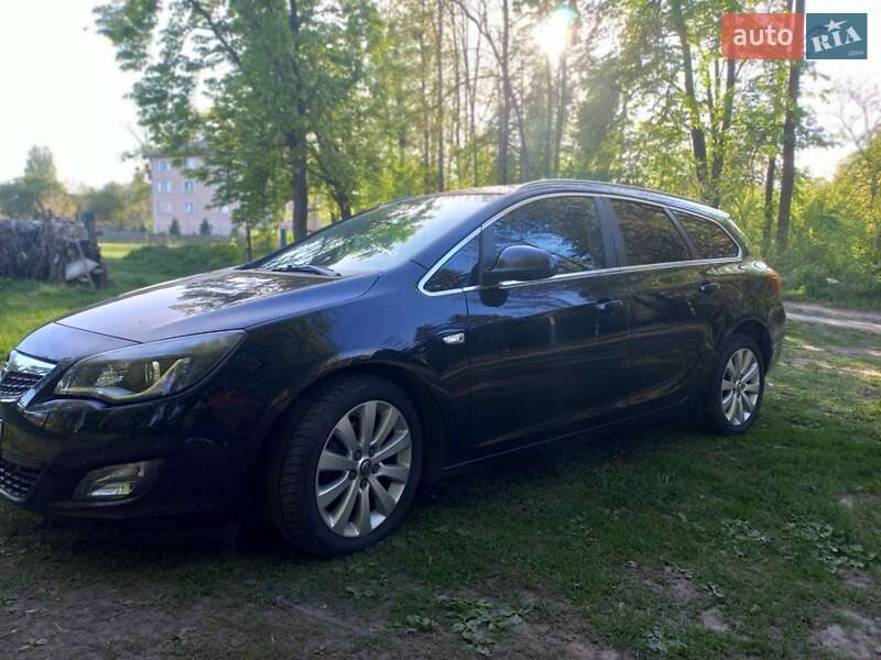 Универсал Opel Astra 2012 в Звягеле