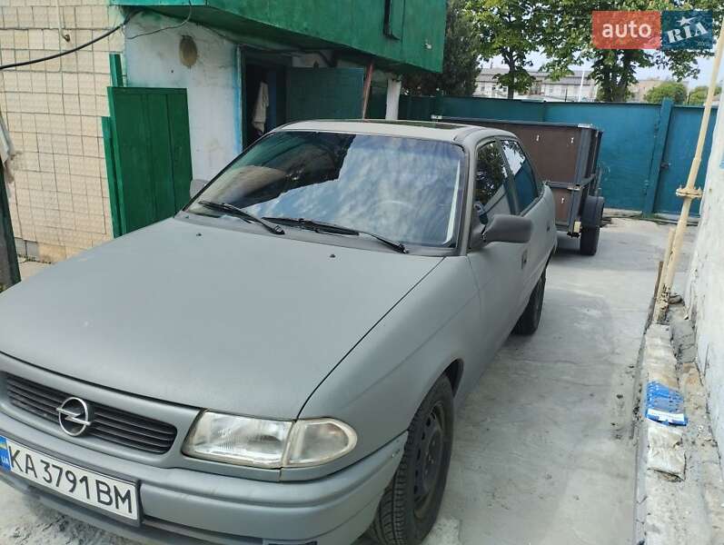 Седан Opel Astra 1993 в Калиновке