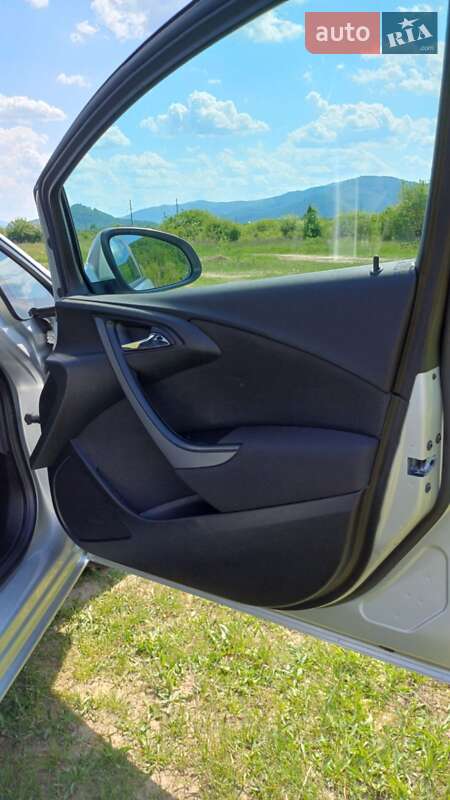 Универсал Opel Astra 2014 в Хусте