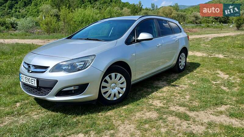 Универсал Opel Astra 2014 в Хусте