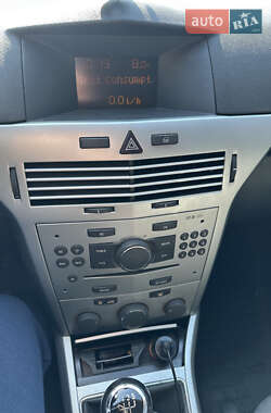 Хетчбек Opel Astra 2013 в 