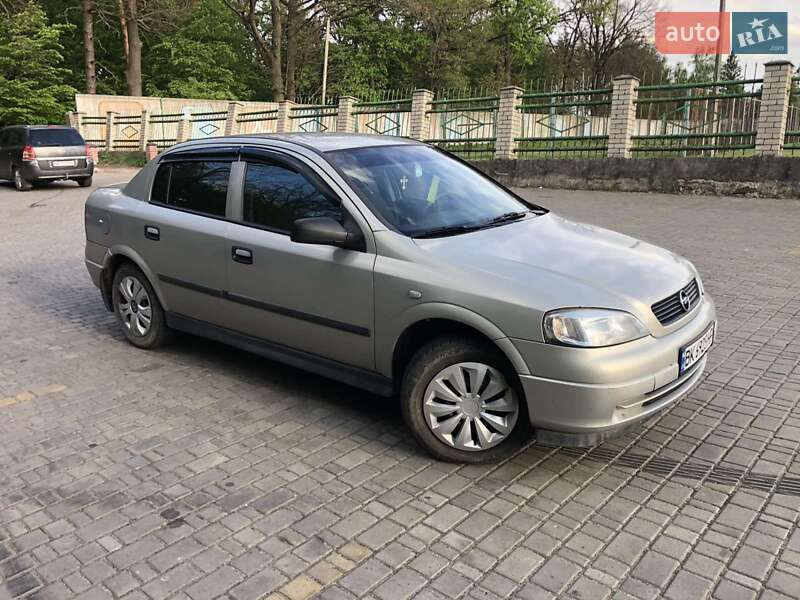 Седан Opel Astra 2007 в Володимирці