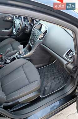 Универсал Opel Astra 2013 в 
