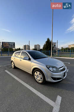 Хетчбек Opel Astra 2012 в 