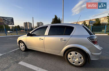 Хетчбек Opel Astra 2012 в 