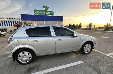 Хетчбек Opel Astra 2012 в 