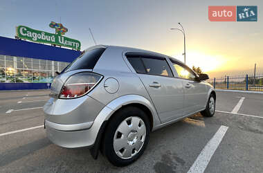 Хетчбек Opel Astra 2012 в 