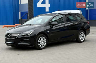 Універсал Opel Astra 2017 в Рівному