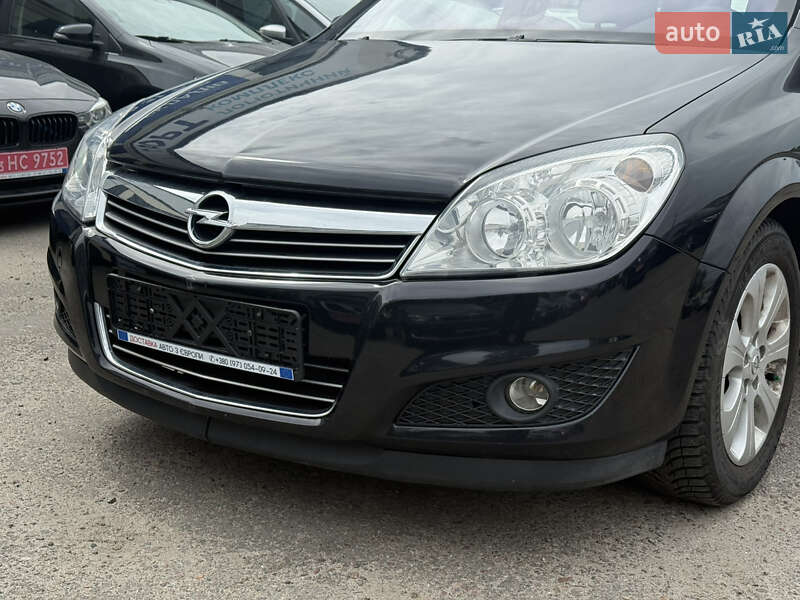 Універсал Opel Astra 2008 в Рівному