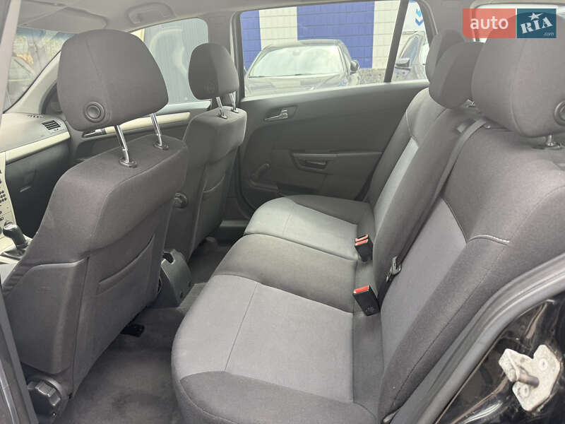 Універсал Opel Astra 2008 в Рівному
