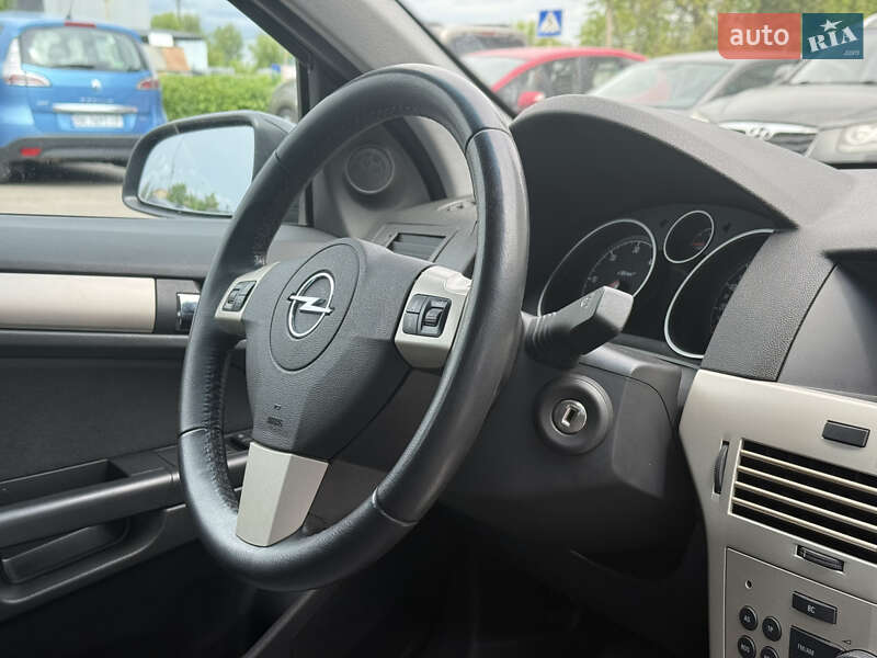 Універсал Opel Astra 2008 в Рівному