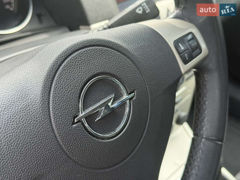 Універсал Opel Astra 2008 в Рівному