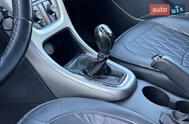 Универсал Opel Astra 2011 в 