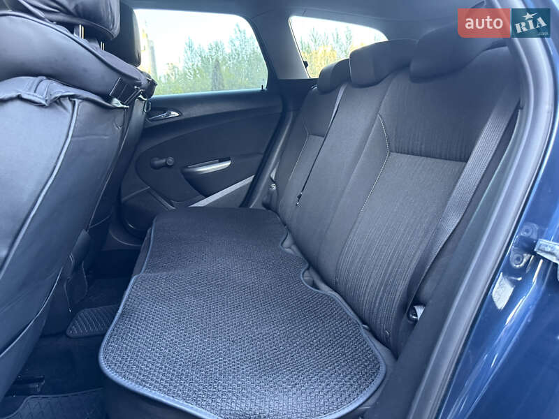 Універсал Opel Astra 2011 в Києві